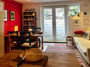 Comfy child/dog friendly garden flat heart Camden